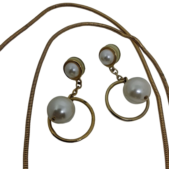 NAPIER VINTAGE GOLD TONE FAUX PEARL NECKLACE & DROP EARRINGS - Picture 4 of 8